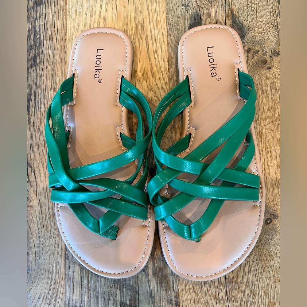 Luoika Women's Wide Width Flat Sandals NWOT